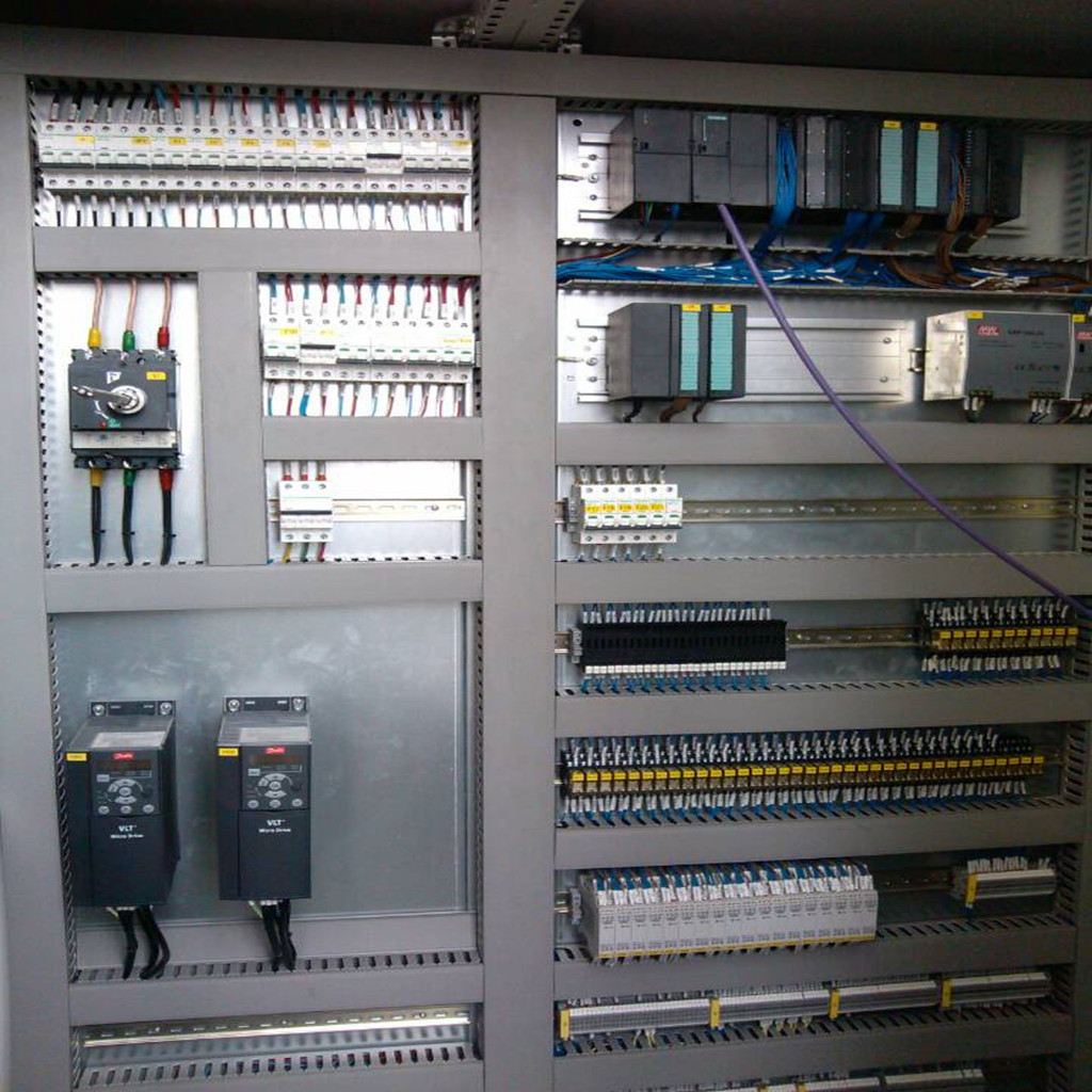 西门子300PLC与变频器控制柜